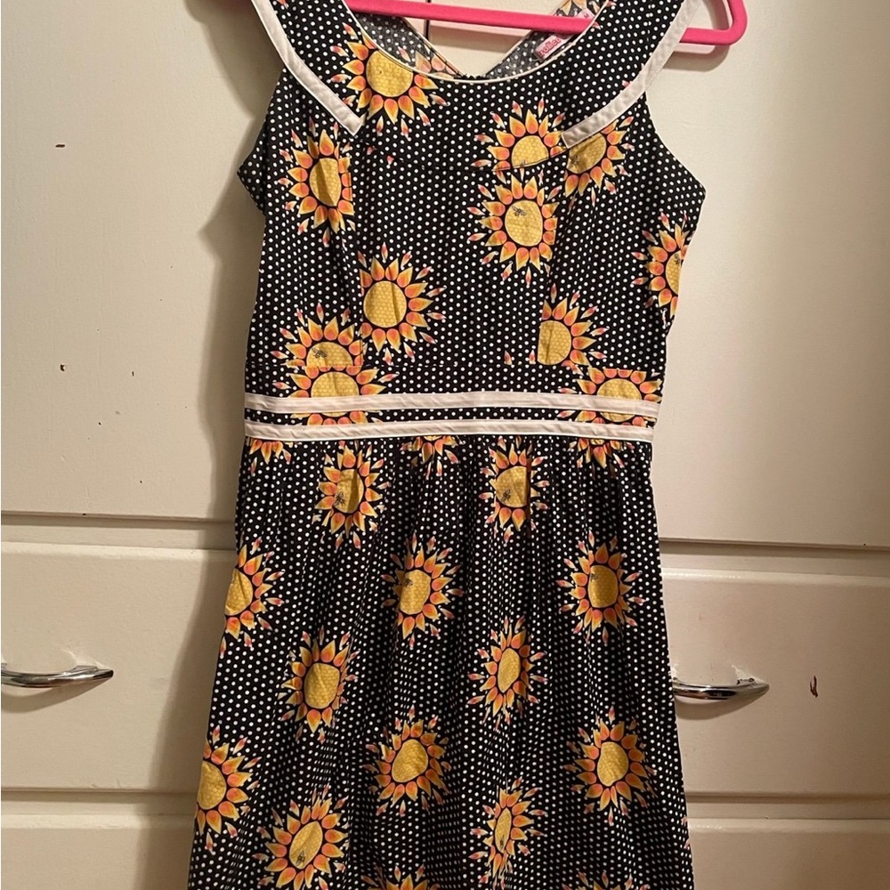 Sunflower bumble bee  Print woman’s  Dress size m